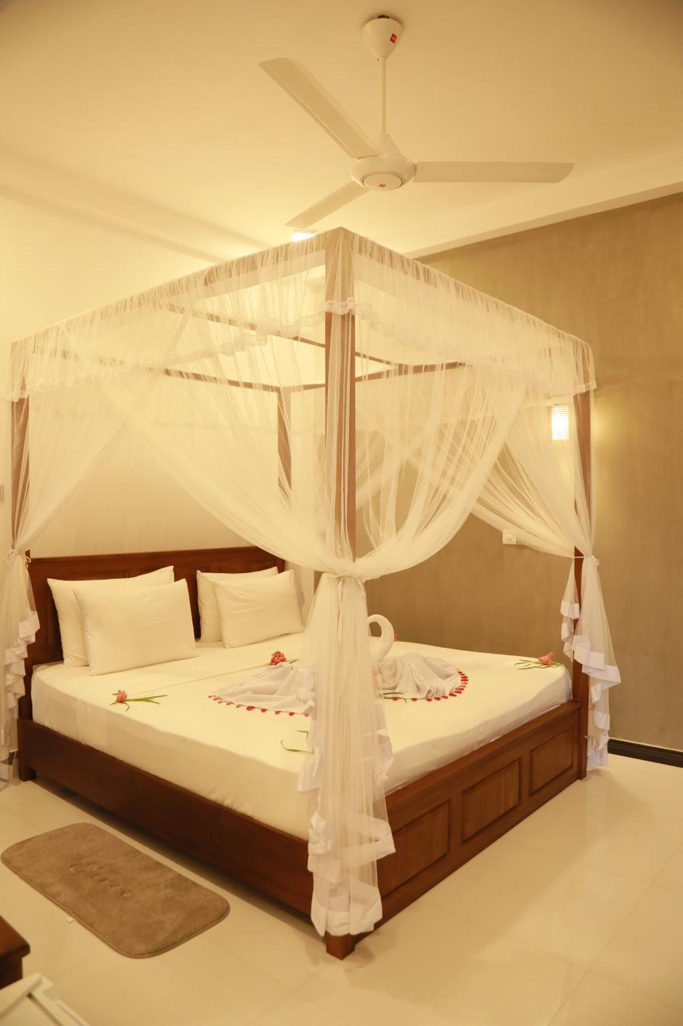 Gold Bubble Hotel Ahangama Ngoại thất bức ảnh