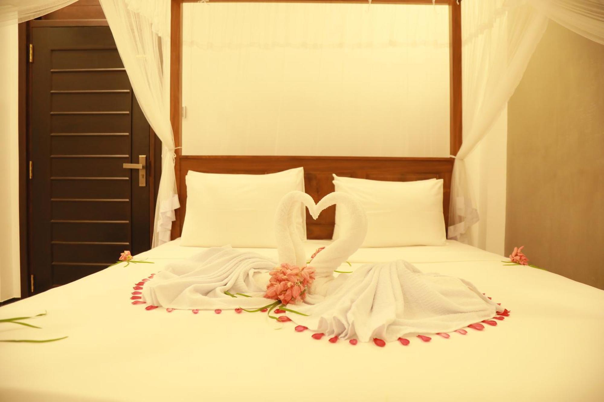 Gold Bubble Hotel Ahangama Ngoại thất bức ảnh
